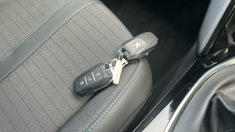 Peugeot 208 1.2 PureTech 100 Allure Premium 5dr Petrol Hatchback